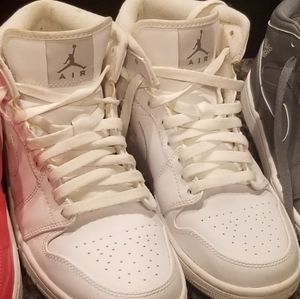 Wht Jordan 1's